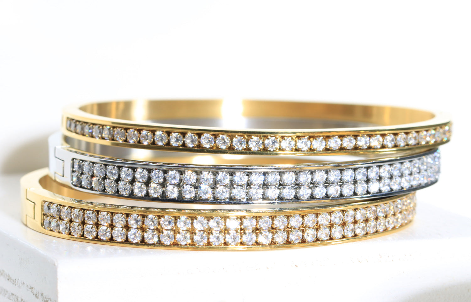 2-reihiger Armreif mit weißen Kristallen – Edelstahl IPG-Vergoldung, langlebig & elegant